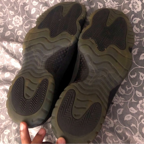 Jordan’s 11s size 11.5 color:black